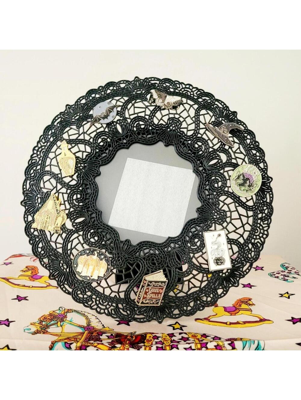 🖤 Black gothic frame with customizable enamel pins. 🕷